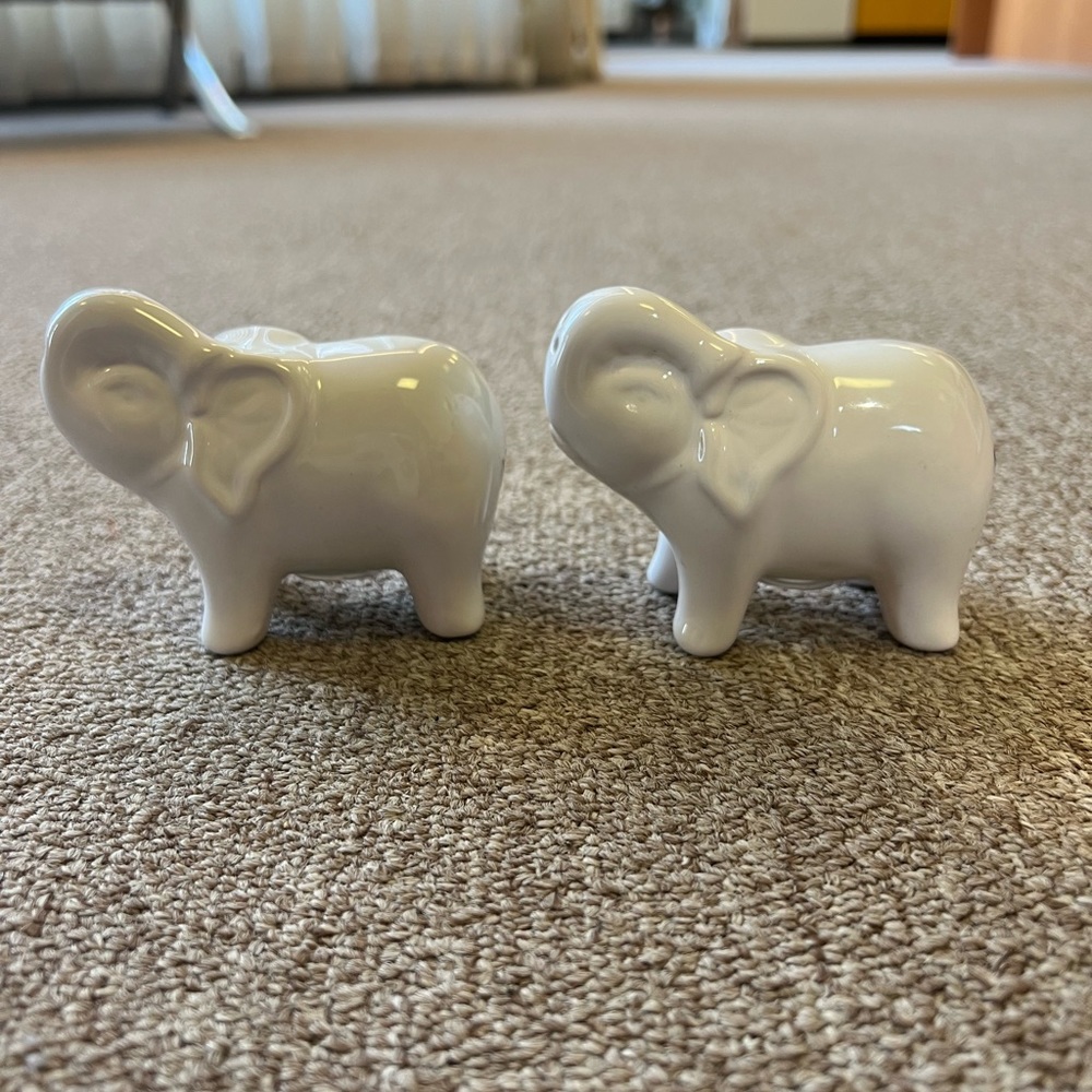 ELEPHANT SALT AND PEPPER SHAKERS WHITE NEW - Picture 2 of 4